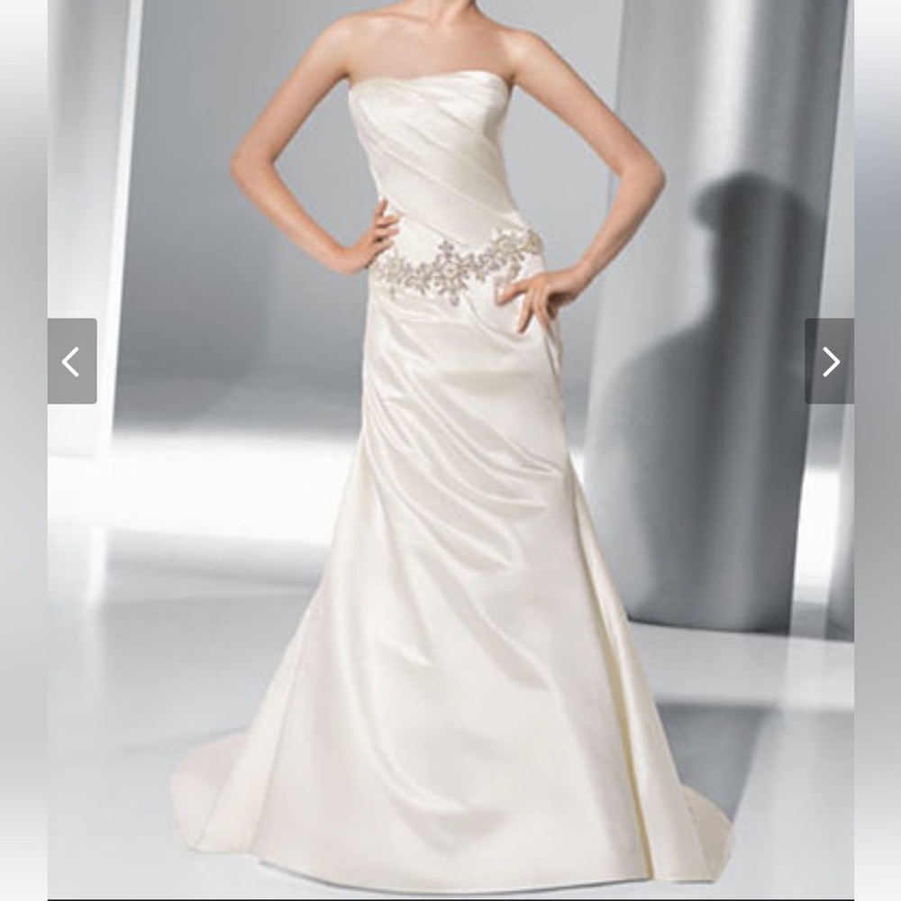 Demetrios ivory silk strapless wedding gown dress with beading and rhinestones